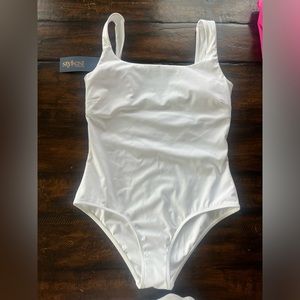 NWT Stylest system swimsuit DREAMSCULPTSQUARE NECK TANK size medium
